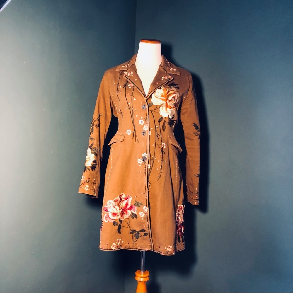 Vintage rare , Embroidered trenchcoat by the pyramid collection